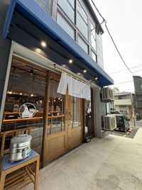 ミタバラボ２階。正面左側の階段を登っていただくとスタジオがあります。 - スタジオメイリスの外観の写真