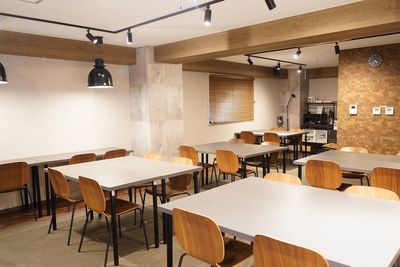 田町駅徒歩7分のレンタルスペース！オンライン会議やイベントも◎ 田町｜シバスペ｜SHIBAURA space（38名着席可）の室内の写真