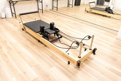 リフォーマー1台
付属品　
プラットフォーム・ボックス・ジャンピングボード - Sunny Rental Studio /サニーレンタルスタジオ 烏丸御池から駅近で便利！24時間利用可能！の室内の写真