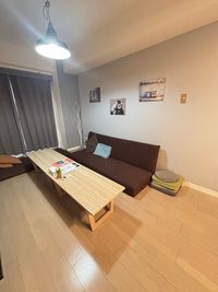 座り心地の良いソファになっております。 - パレドール歌舞伎町 nullone 新宿／当日即予約可能🗓️エリア最安値💫の室内の写真