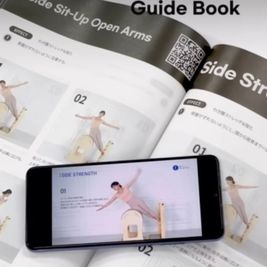 マシンピラティスのガイドブックを設置しており、QRコードを読み取ると動画にてマシンピラティスの全ての動きを学ぶことができます。（Wi-Fi完備） - ピラティススタジオ bel.（ベル） マシンピラティス レンタルスタジオ　BELAの設備の写真