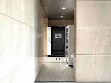 🌟土日祝3時間990円🌟【テレキューブ】後楽森ビル	１F エントランス。視線と音を遮る、プライベートな集中環境。(281-01) - テレキューブ　後楽森ビル