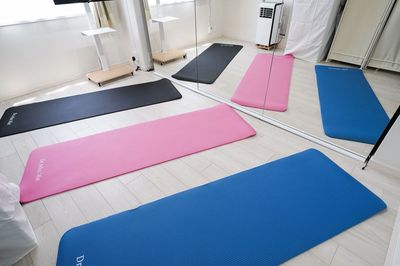 ヨガマットは３人分ご用意 - レンタルスタジオ　Palette名古屋店の設備の写真
