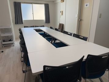 カーテンを開けてもプライバシーは守られます。 - ハコカル天満橋 "部屋(ハコ)"を"借る"なら ハコカルの室内の写真