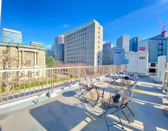テラス。屋外喫煙所があるのでお煙草吸われる方はこちらでお願い致します。 - アスパ日本橋オフィス アスパ日本橋オフィス　～207号室～のその他の写真