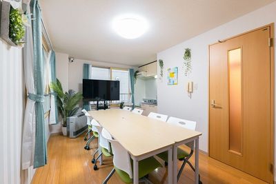 ⭐21番出口から4分！最大14名利用可！完全個室⭐55型モニタ/光回線/WiFi/Bluray/施術台2台全無料！  - CurioSpaceSapporoN4E2