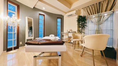 【道頓堀】大阪なんばの好立地！道頓堀すぐのレンタルサロン！ラグジュアリーなエントランスも印象的。 - レンタルサロン hito-toki 道頓堀