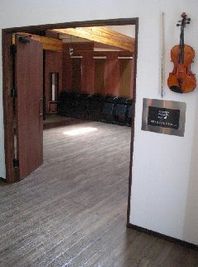 自由ヶ丘フォレストホール ホール貸切（演奏会、展示会等の商用利用プラン）の室内の写真
