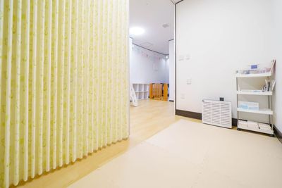 託児所そよかぜ 子どもと一緒でも、ゆったり笑顔で楽しめる空間の室内の写真