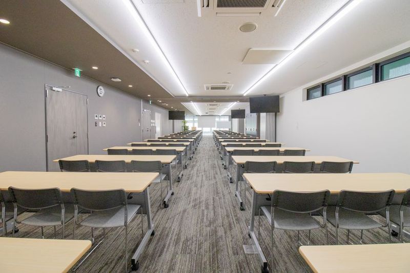 ふれあい貸し会議室 博多トヨタレンタリース ふれあい貸し会議室 Prem トヨタレンタリース博多駅前A+Bの室内の写真