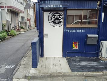 トンボワークス高円寺の入口の写真