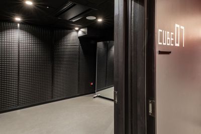 完全防音の練習室です。少人数での音楽、演劇、ダンスの練習などにご利用可能です。 - 扇町ミュージアムキューブ