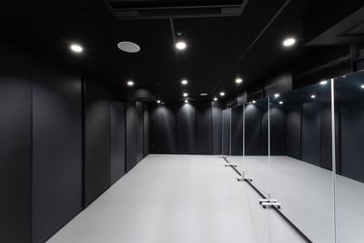 完全防音の練習室です。音楽、演劇、ダンスの練習などにご利用頂けます。 - 扇町ミュージアムキューブ