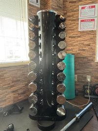 1kg〜10kgダンベルご用意しております - レンタルジムMUSCLERの室内の写真