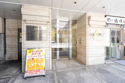 到着しましたら、4F受付までお越しください。 - 虎ノ門アントレサロン 4名会議室の入口の写真