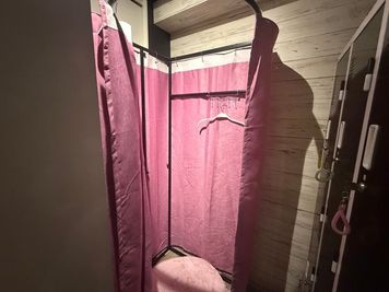 女子更衣室 - vega kickbox堺筋本町 キックボクシング、ヨガスペースの室内の写真