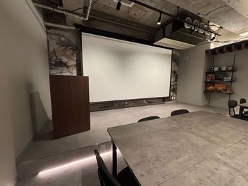 727_SpemoLOUNGE新橋の室内の写真
