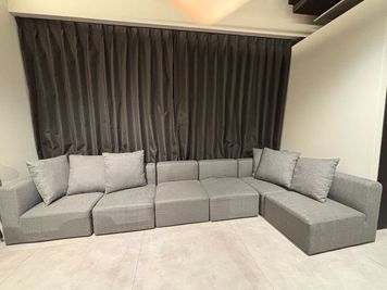 727_SpemoLOUNGE新橋の室内の写真