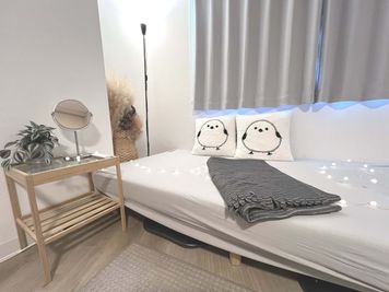 ブランケットもご用意しています♪ - ヒトトキ三田店 ヒトトキ三田店　24H利用可能なマルチスペース🏠の室内の写真