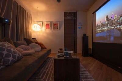 2025/08リニューアル 横浜駅7分🚃最高画質ﾌﾙHDﾌﾟﾛｼﾞｪｸﾀｰ 超特大100ｲﾝﾁｽｸﾘｰﾝ 最高音質映画鑑賞🍿 - Smartホームシアター横浜中華街