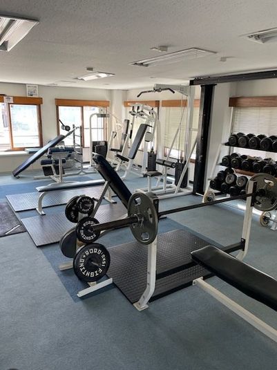 筋トレマシン充実ジムとレンタルスペース※3階貸切は別途予約が必要 - 2階ジム+3階ルーム利用可※３階貸切は別途予約が必要