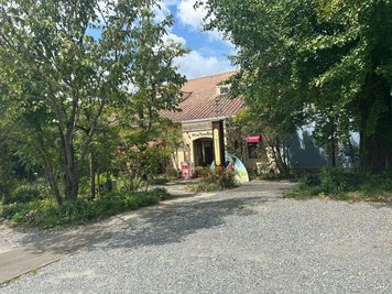 ひなたまこっこ前出店ブース - どんぐりの森 キッチンカー出店ブースの室内の写真