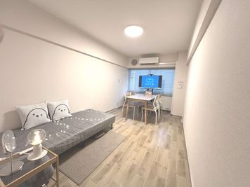 人形町駅徒歩3分🚃小網神社至近⛩女子会👧撮影📹白壁⭐ミーティング👬おうちデート💛シャワー🚿24H利用可能⏰始発待ち - ヒトトキ人形町店