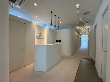 UKISMILE Bldg. 6階 新大阪駅前サロンスペースの室内の写真