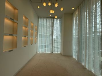 UKISMILE Bldg. 6階 新大阪駅前サロンスペースの室内の写真