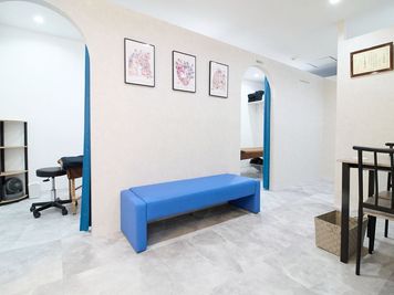 全部で2部屋ございます。
（その内1部屋をご利用いただきます。） - FLOW鍼灸整体院の室内の写真
