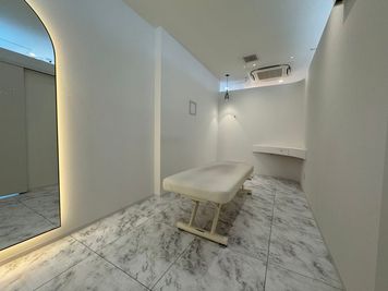 UKISMILE Bldg. 6階 新大阪駅前サロンスペースの室内の写真