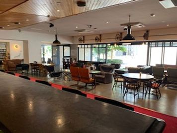 ホステルイルファーロ久留米 🎉オシャレなカフェ空間のレンタルスペースの室内の写真