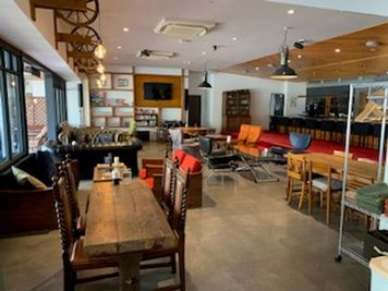 ホステルイルファーロ久留米 🎉オシャレなカフェ空間のレンタルスペースの室内の写真