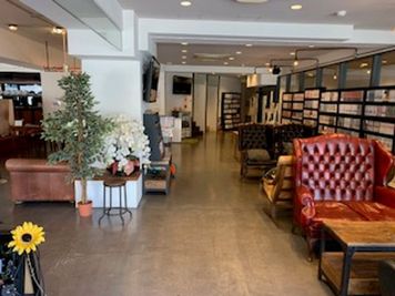 ホステルイルファーロ久留米 🎉オシャレなカフェ空間のレンタルスペースの室内の写真