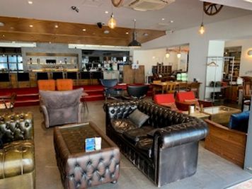 ホステルイルファーロ久留米 🎉オシャレなカフェ空間のレンタルスペースの室内の写真