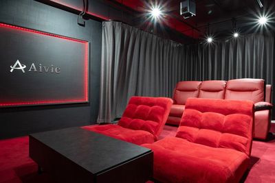 完全プライベート空間の映画館🎥 - Aivicシネマルーム池袋東口の室内の写真