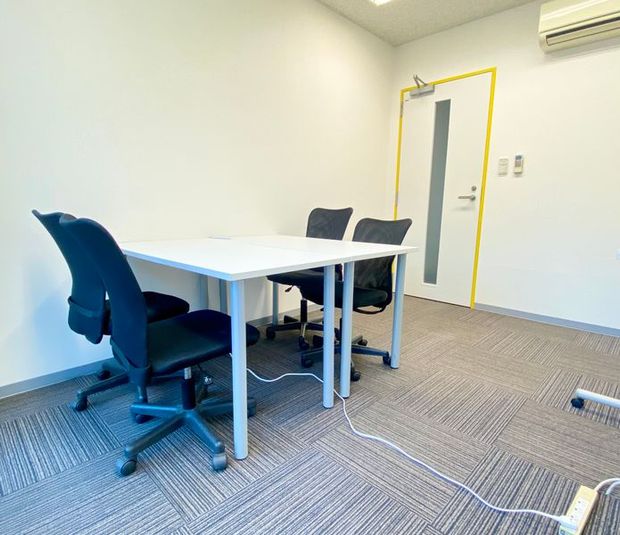 商談やグループワークに最適なレイアウトです。 - アスパ日本橋オフィス アスパ日本橋オフィス　～205号室～の室内の写真