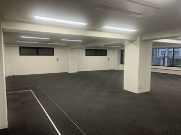 BasisPoint 新橋銀座口店 新橋駅徒歩1分！215㎡の広々シンプル貸しスペース・スタジオの室内の写真