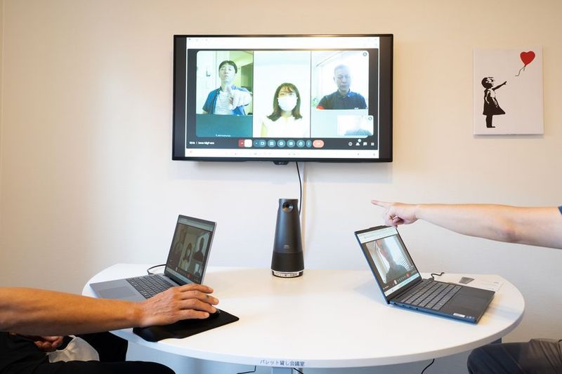 パレット貸し会議室　半円机　会議用３６０度カメラ - パレット貸し会議室名古屋店