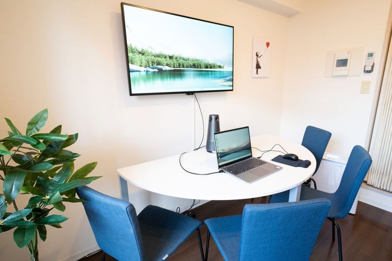 パレット貸し会議室　半円机　会議用３６０度カメラ - パレット貸し会議室名古屋店