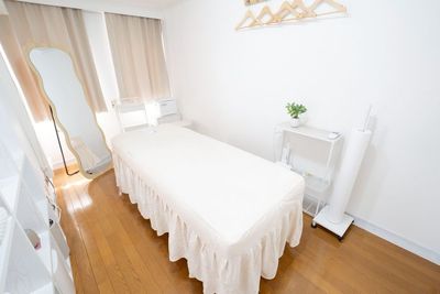 🆕値下げしました🆕金山駅徒歩2分🚶‍♂️。自然光と木の温もり🌳、清潔完全個室ナチュラルサロンで施術を格上げ✨ - Lumia Room金山