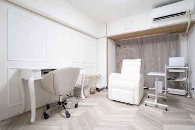 リクライニングチェアの部屋
ネイルやフットネイルなど用途多様 - シャイジール千種の室内の写真