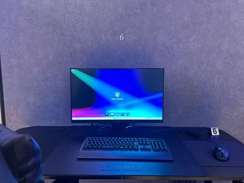 ゲーミングパソコン6台完備 - SHARE BLUE一宮 【PLAY SPACE】お部屋貸し切りの室内の写真