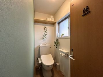 【トイレ】 - SHARE BLUE一宮 【PLAY SPACE】お部屋貸し切りの室内の写真