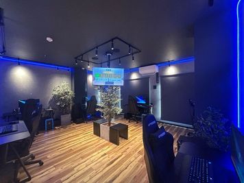■PLAY SPACE：【🎮一宮の隠れ家的eスポーツカフェ☕10G回線＆ゲーミングPCで勝利を掴め！ 🏆】ゲームパソコン6台 - SHARE BLUE一宮