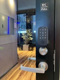 【スマートロック】暗証番号を入力してください。 - SHARE BLUE一宮 【PLAY SPACE】お部屋貸し切りの入口の写真