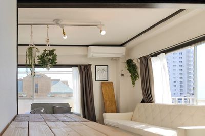 キッチンから南側の部屋を撮影｜CASA代々木 - CASA代々木 【早朝用】レンタルスペースの室内の写真