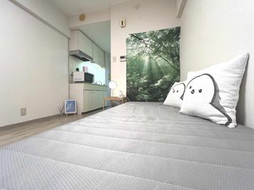 木漏れ日のタペストリーがポイントです♪ - ヒトトキ人形町店 ヒトトキ人形町店　24H利用可能なマルチスペース🏠の室内の写真