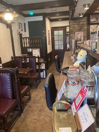 出入り口入ってすぐです。 - ロクショウ珈琲店の入口の写真