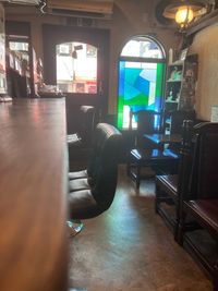カウンター席が二席あります。 - ロクショウ珈琲店の設備の写真